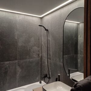 Stieptie griesti vannas izstabā